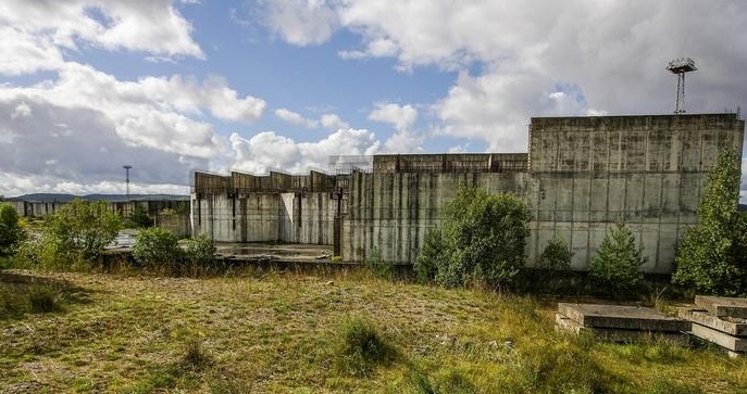 Fragmentos de una central nuclear inacabada en Zharnovce